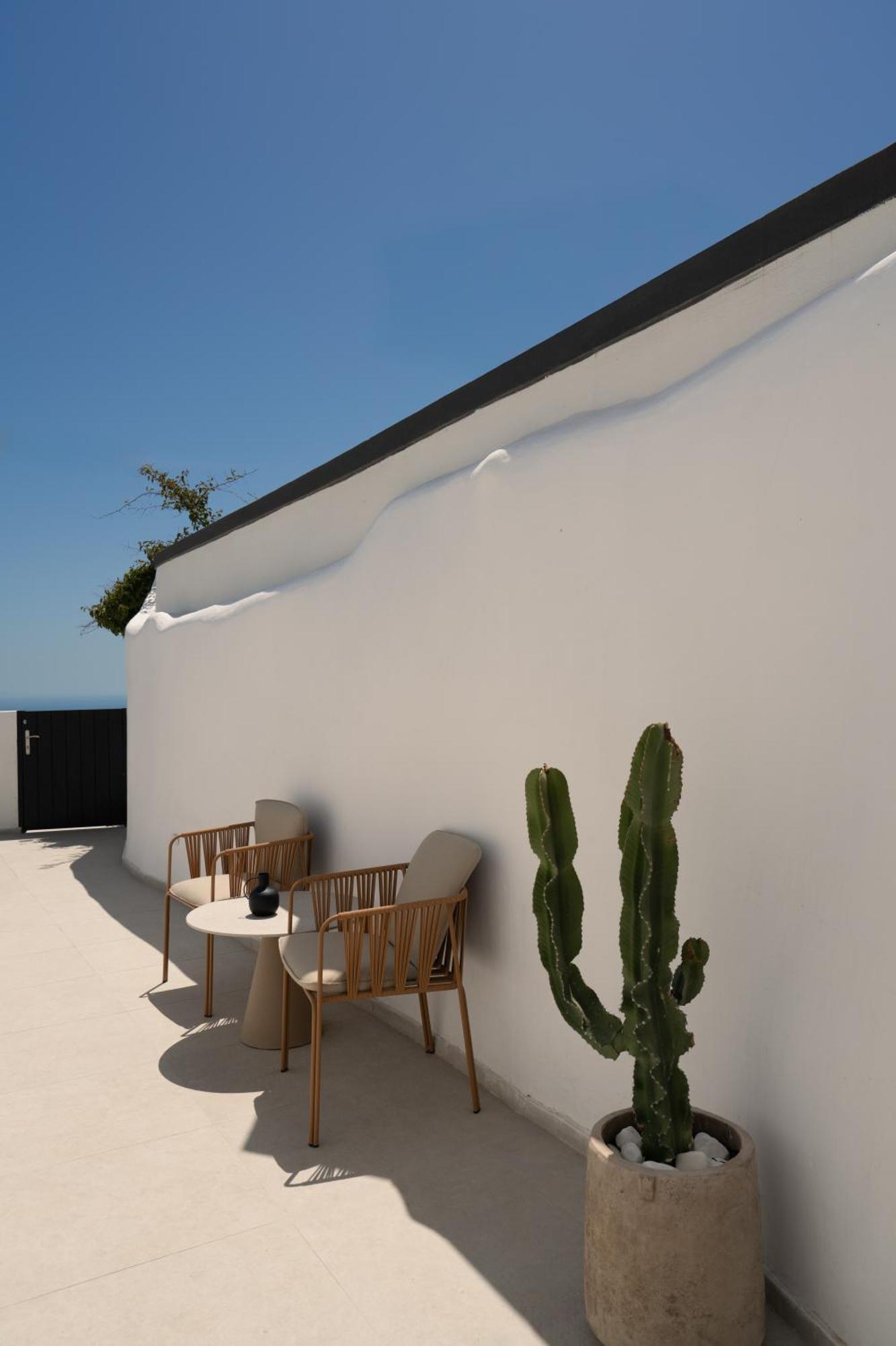 U & Me Suites Fira  Exterior photo